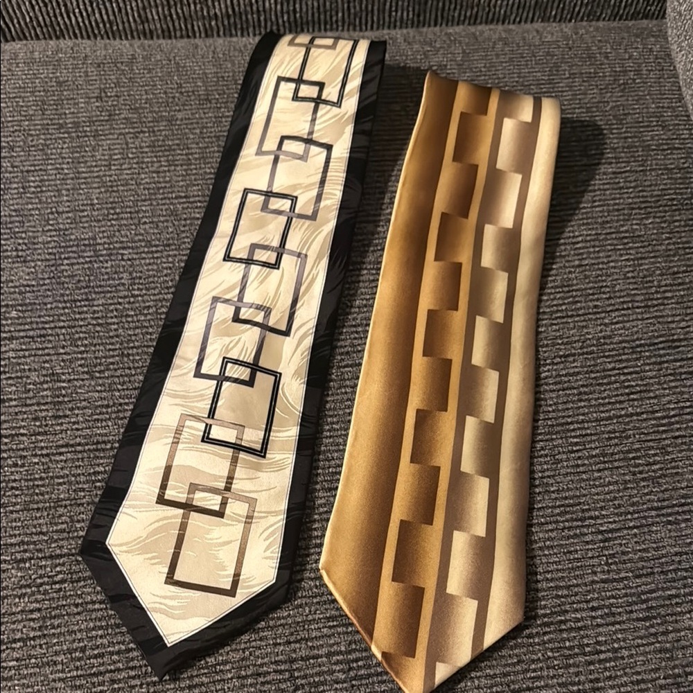 Forte Gold and Cream Geometric Silk Tie